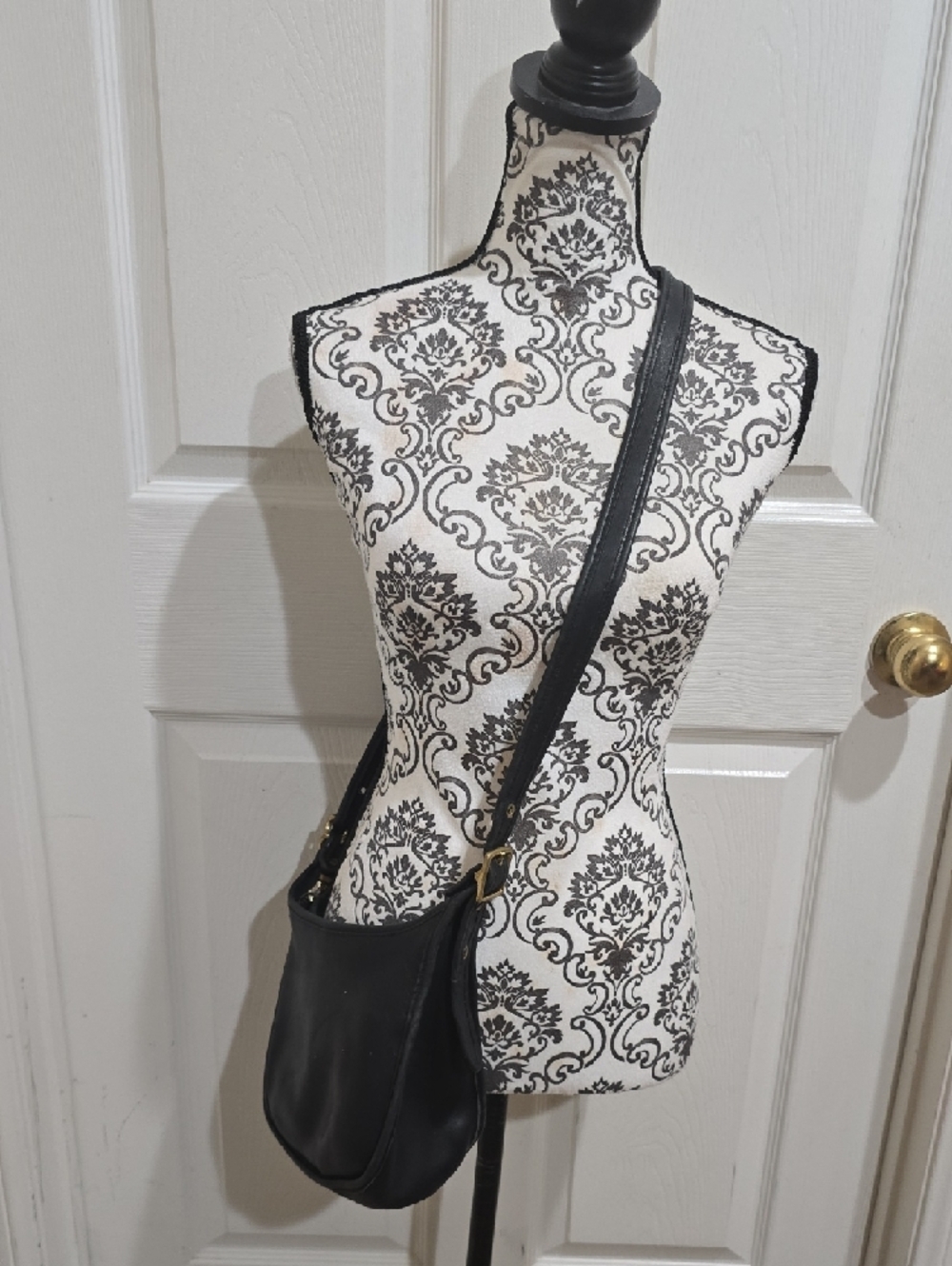 Vintage Coach Black Leather Hobo🌹 Crossbody with Gold-Tone Hardware - Picture 15 of 15